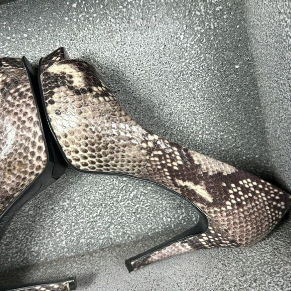Nine West Snakeskin Peep Toed Stilettos Heels Size 8 - Picture 6 of 10